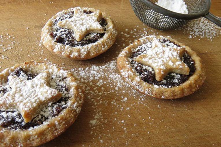 A picture of three mince pies