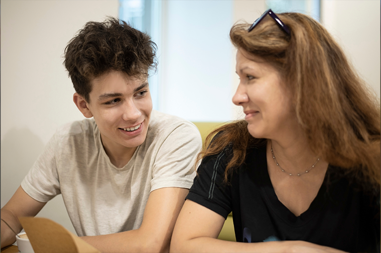 Young person chatting with mentor in a friendly, casual way